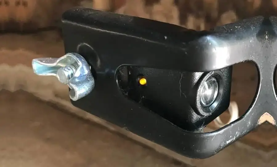 Garage Door Sensor Yellow Light Having, Why Is My Garage Door Light Blinking And Won T Close