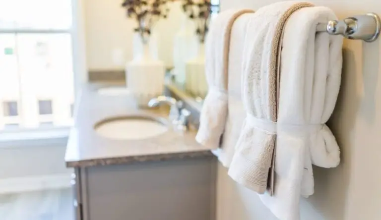 Where To Hang Wet Towels In A Small Bathroom: 15 Ideas