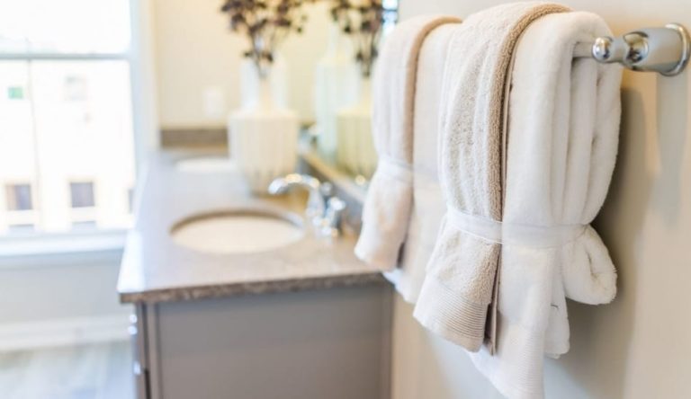 Where To Hang Wet Towels In A Small Bathroom: 15 Ideas