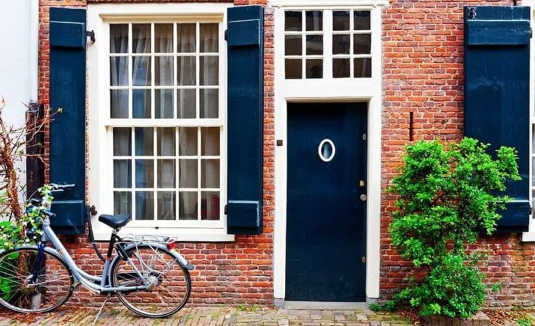 11 Best Front Door Colors For a Red Brick House