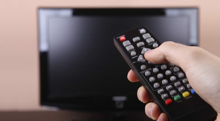 Why Does My TV Turn Off By Itself? (Solution)
